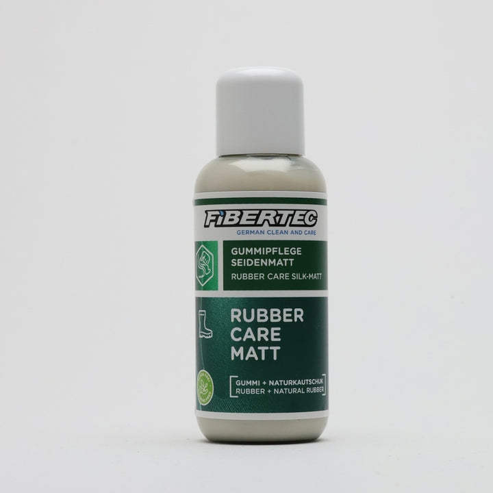 Fibertec Rubber Care Matt kumisaappaiden hoitoaine, 100 ml pullo edestä valkoisella taustalla