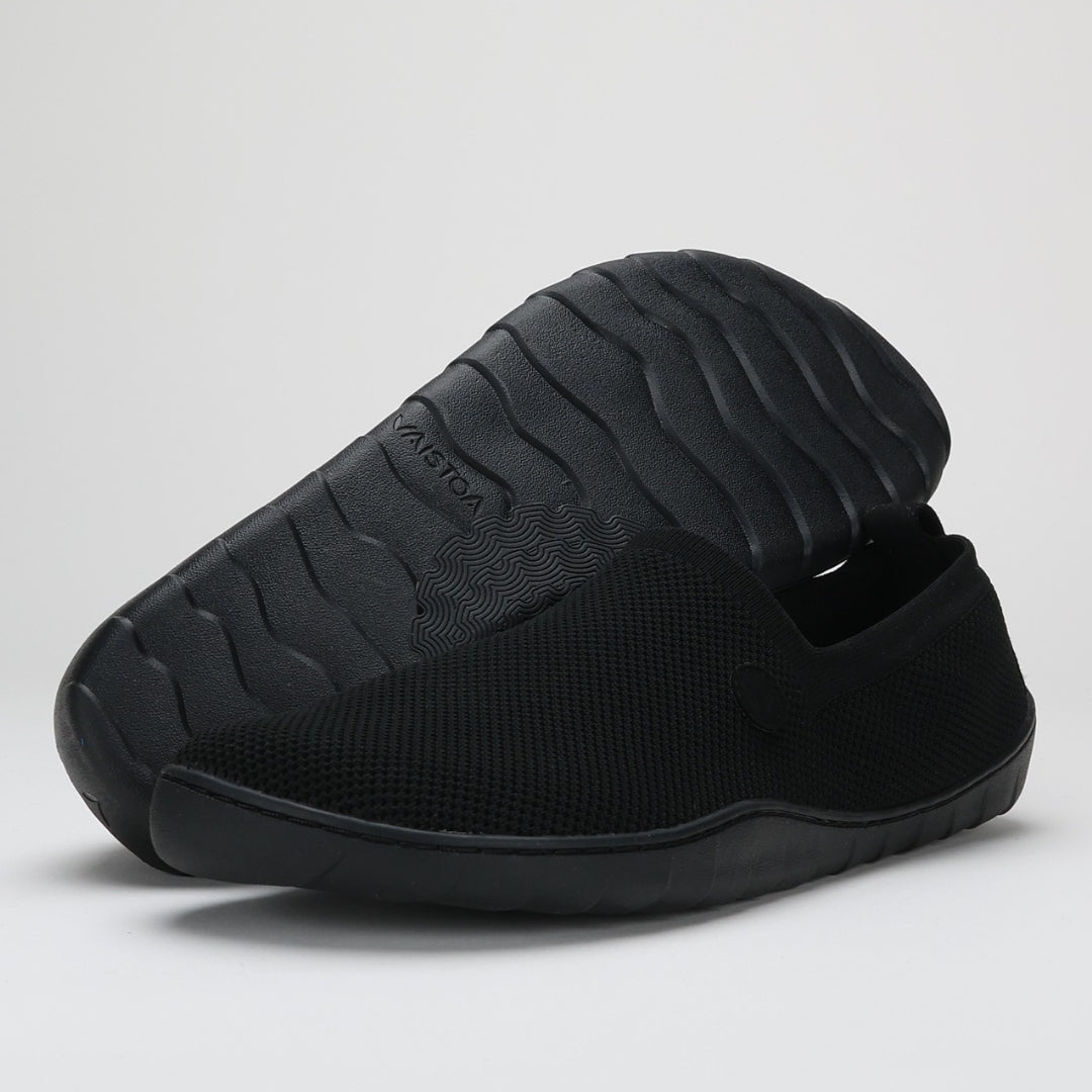 vaistoa lempea 2 slip on paljasjalkakengat musta design from finland